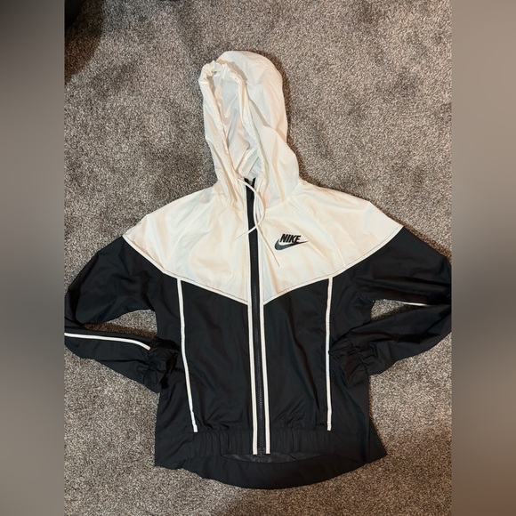 Nike Jackets & Blazers - Women’s Nike Windrunner